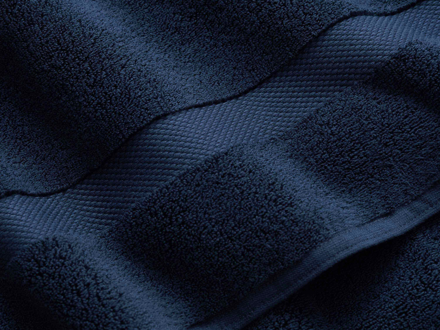 Second picture of Navy Supima Cotton Bath Towel Set