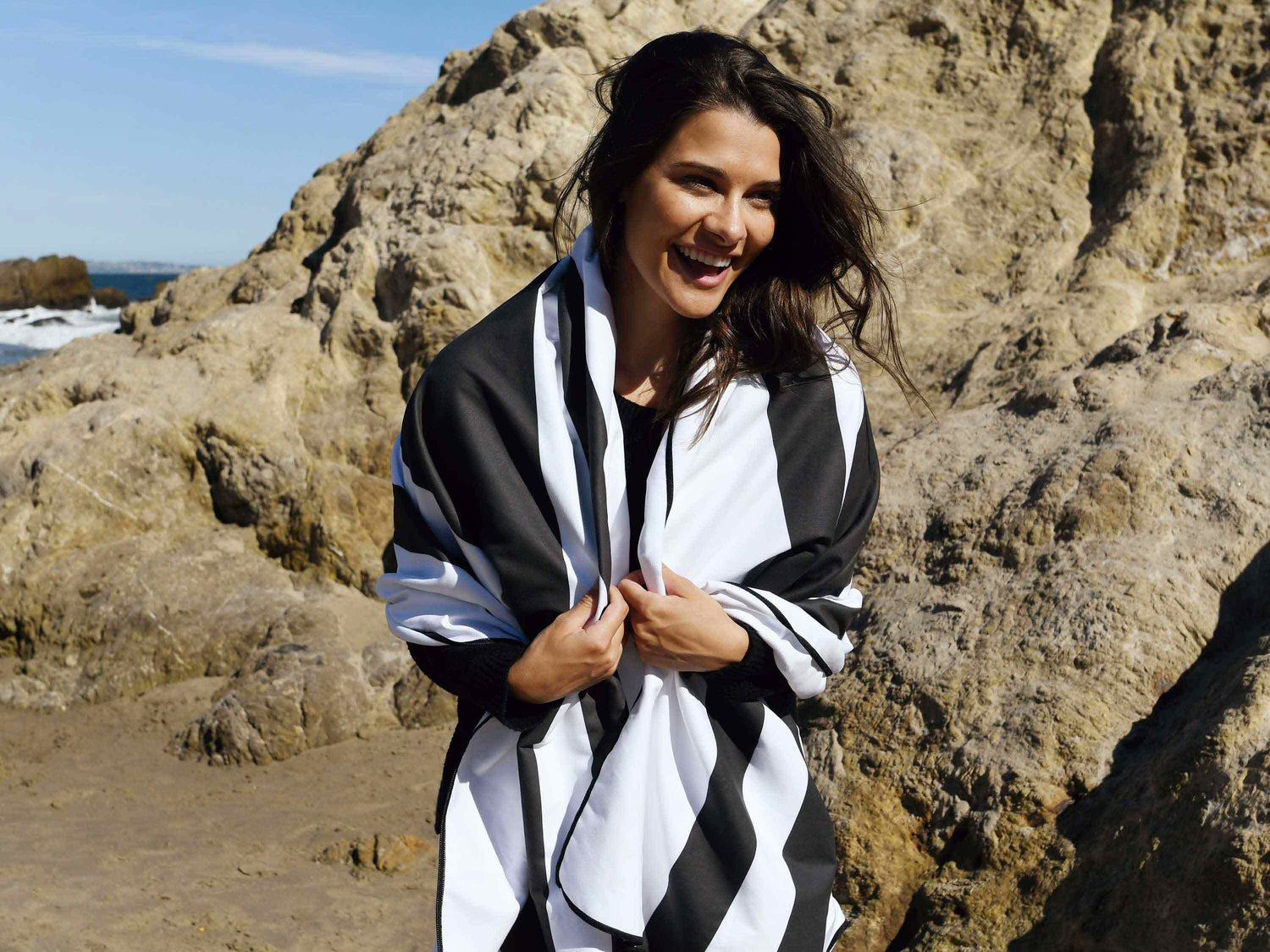 First picture of Noir Microfiber Beach Towel