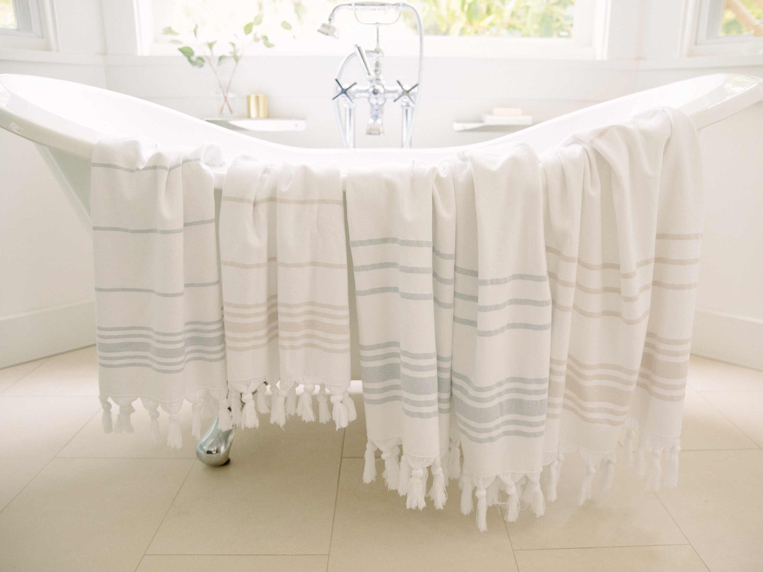 
      First picture of White Dune Classic Turkish Towel
    