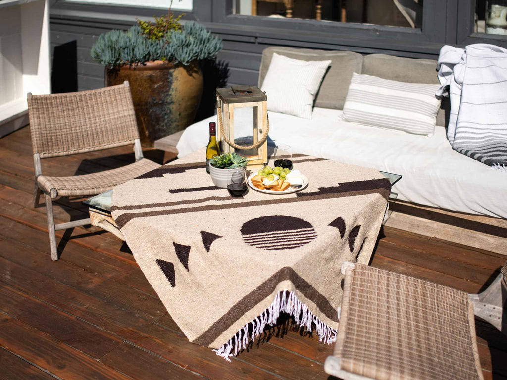 How to Create a Perfect Table Setting for Alfresco Dining at Home