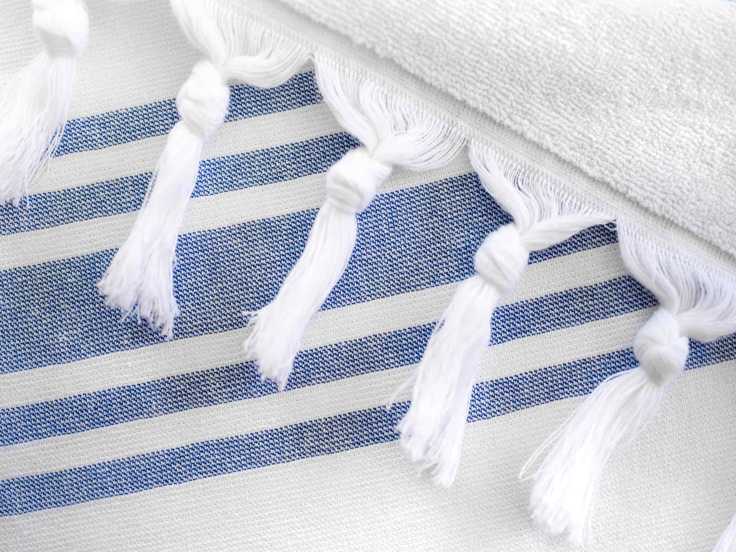 
      Second picture of White Azul Classic Turkish Towels Set
    